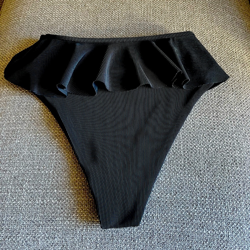 Beach Riot
Beach Riot Daisy Bottom - Picture 6 of 6